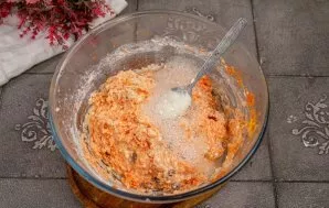 Add baking powder and lemon juice (about 1 teaspoon). Stir the dough thoroughly.