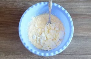 Add cottage cheese and a pinch of salt. Stir with a fork. If you don't like white curd spots in baked goods, beat the mass with a blender...