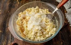 If desired, add coconut or almond chips, they will give the casserole a pleasant aroma.