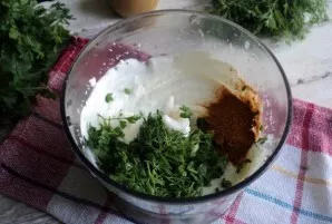 Add paprika and other spices to taste. For lovers of spicy spices, I recommend adding a pinch of chili pepper.