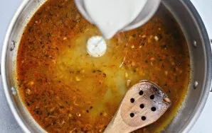 Next, pour in the broth and cream. Mix everything.