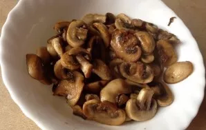 Cook the mushrooms over medium heat until gently browned. Remove the mushrooms from the pan into a plate.