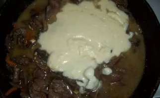 Pour the sauce into the liver, add spices to taste. Stir and, covered, simmer for another 5 minutes.