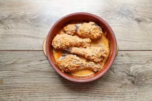 Cover with foil and place in a hot oven. Bake for 30 minutes at a temperature of 180 degrees.