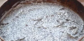 Remove the baking dish from the refrigerator and pour the filling into it.