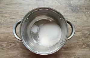 Pour sugar, citric acid, liquid from the jar into the pot and bring to a boil.