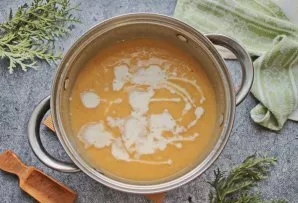 Grind the soup with a blender until smooth. Pour cream into the soup, stir and put on low heat. While stirring, boil the calafior soup, h...