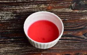 Squeeze the juice from the pomegranate.