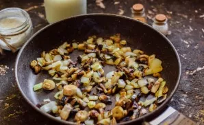 By this time, mushrooms and onions should be fried.