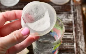 Add soda to the boiling water and mix.