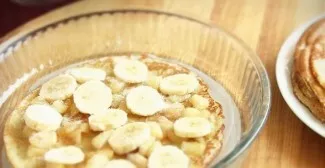 Grease the baking sheet with butter. Put the apple filling, banana blossoms on the pancake and sprinkle with a little sugar. Arrange all ...