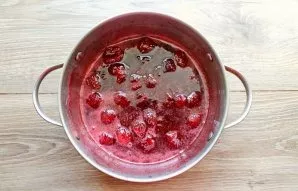 Cook over medium heat, stirring, for 15 minutes. If necessary, remove the resulting foam.