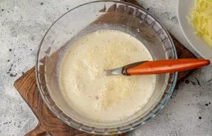 Pour in the cream, stir.