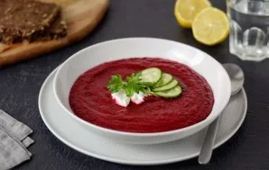 Beetroot gaspacho ready, with good appetite!