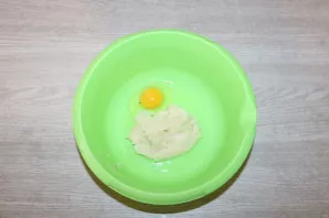 Break an egg into the cooled dough.