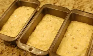 Stir the dough. Grease the baking sheet and pour out the dough. We bake the cake in an oven preheated to 180 degrees for 35-50 minutes.