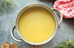 Crush everything with a blender until smooth. Boil the grated soup until the first bubbles and remove from heat, cover with a lid. Pour z...