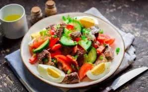 Serve the salad to the table, you can attach onion letters.