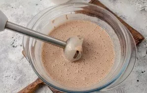 Crush the mass with a blender until smooth.