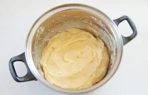 The finished dough should not be too thick. The consistency should be smooth and uniform.