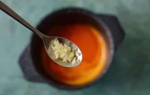 At the end, add chopped garlic and lemon juice. Cook for another 5 minutes.