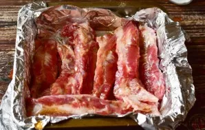 Coat the meat with the prepared sauce.