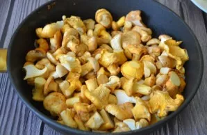 Add the chanterelles and bake for 15 minutes.