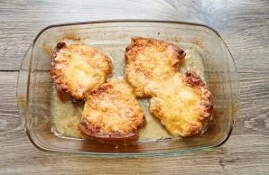 Place the container with meat in a hot oven and bake at 180 degrees for 25-30 minutes until golden. Serve the cooked meat immediately.