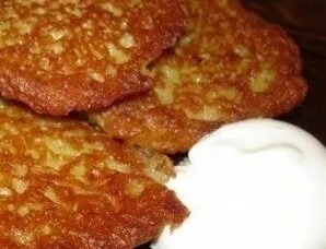 Pancakes are baked on one side until golden brown, then turned over, we cover the pan with a lid and fry on low heat for about 5 minutes....