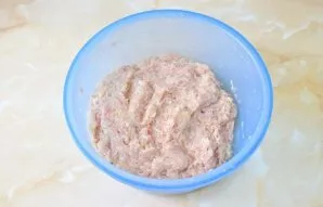 Mix all the ingredients thoroughly. Knock the meat mixture to the bottom of the bowl so that it thickens. This is necessary so that the m...