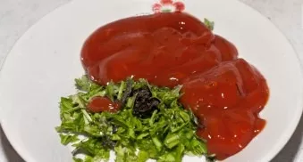 The meat is baked in the oven on the grill for 30 minutes at a temperature of 200 degrees. Wooden skewers should be constantly rolled so ...