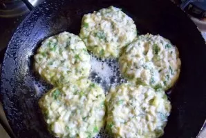 Form cutlets and fry over low heat. Cook under the lid until fully cooked.