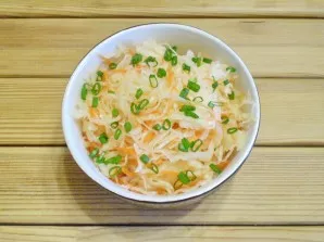 Check the readiness of cabbage to taste. Sauerkraut is most often served with onions and vegetable oil.