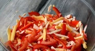 Stir and add salt to taste. Before serving, season the salad with mayonnaise.