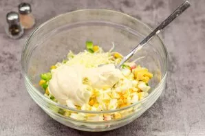 Also cut the boiled eggs into small cubes and add to the salad. Add finely grated hard cheese to the salad.