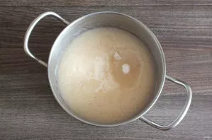Pour condensed milk, sugar and citric acid into the mass. Stir. Put on the fire, bring to a boil. Cover with a lid and simmer for 5 minut...