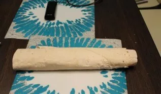 And then I roll everything into a dense wrapper, wrap it in cling film and put it in the refrigerator for 1 hour.