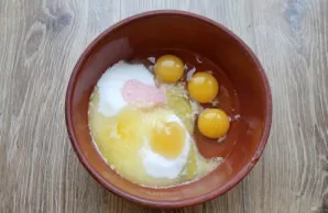 Add honey, vinegar-cured soda and mix.