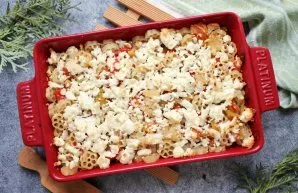 Place the form with vegetables, pasta and cheese in the oven for another 5-10 minutes. Then remove and serve immediately.