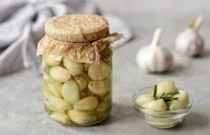 Pickled garlic without vinegar is ready, with a good appetite!