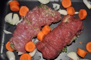 Place the roll on a baking sheet. Peel onions and carrots and cut into fairly large pieces. Put them on a baking sheet. Put the bay leaf ...