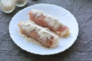 Roll the rolls in flour.