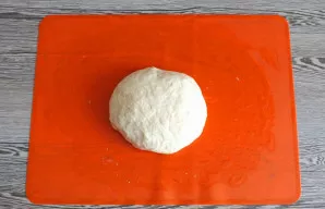 After the time has passed, grease the table well with vegetable oil.