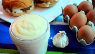 Store mayonnaise in an airtight jar in the refrigerator for no more than 2-3 days.