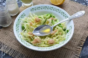 Sprinkle with olive oil, lemon juice and mix well. Add spices to taste.