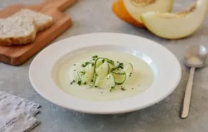 Cold cucumber and melon soup ready, with good appetite!