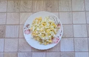 Boil the eggs hard, cool, peel and chop finely, like all other ingredients.