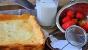 Carefully cut into portions and serve, put berries or fruits to taste, powdered sugar, sour cream, etc. Enjoy your meal!