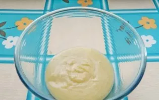 Beat the egg with sugar and vanilla sugar. Transfer the mass to a saucepan, pour hot milk. Boil until boiling. Reduce the heat to a minim...