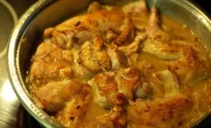 Fry the onion for about 15 minutes, then add garlic to it, fry stirring for a few more minutes. Then pour in the wine, broth and mustard....